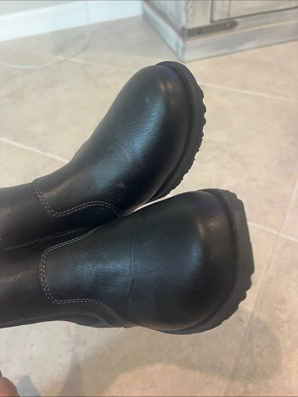• Boy Old Navy Black Chelsea Boots - Classic Slip-On Ankle Boots, size 3 •